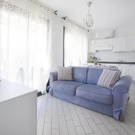 מלון דירות Serenella 3*