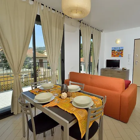 מלון דירות Serenella 3*