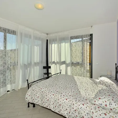 מלון דירות Serenella 3*