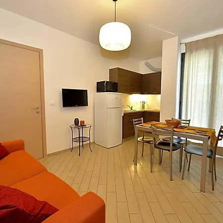 Residenza Serenella Aparthotel 3*