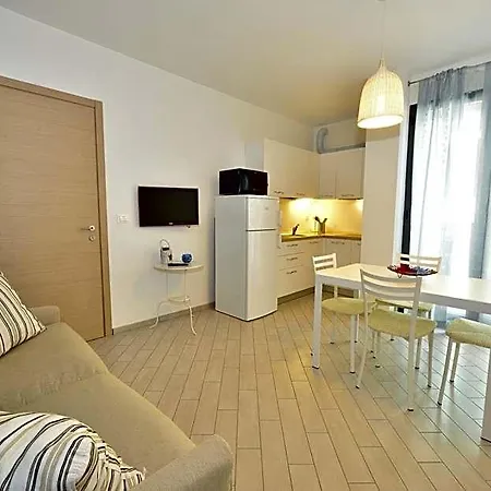 Aparthotel Residenza Serenella 3*
